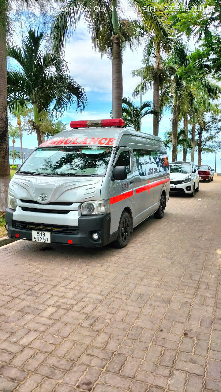 Xe cấp cứu có mặt tại hiện trường